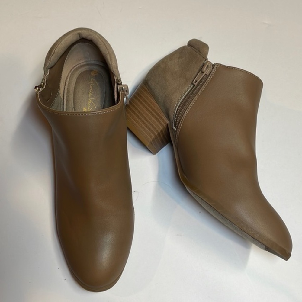 Gloria Vanderbelt woman’s light brown booties. Size 6.